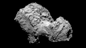 Komet 67P / Churyumov-Gerasimenko am 3. August 2014 Komet 67P / Churyumov-Gerasimenko aufgenommen von Rosettas OSIRIS-Kamera am 3. August 2014 von 285 Kilometer Entfernung. Das Bild hat eine Auflösung von 5,3 Meter / Pixel.  Quelle: ESA / Rosetta / MPS für OSIRIS-Team MPS / UPD / LAM / IAA / SSO / INTA / UPM / DASP / IDA